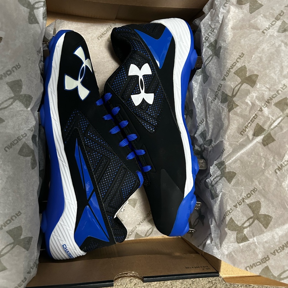 boys size 7.5 baseball cleats